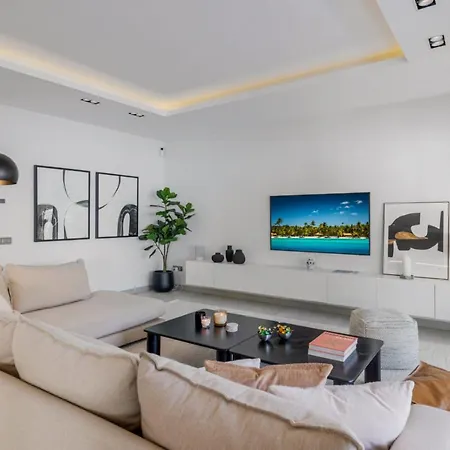 Brand New Modern 5 Bdrm In Puerto Banus Apartment *
